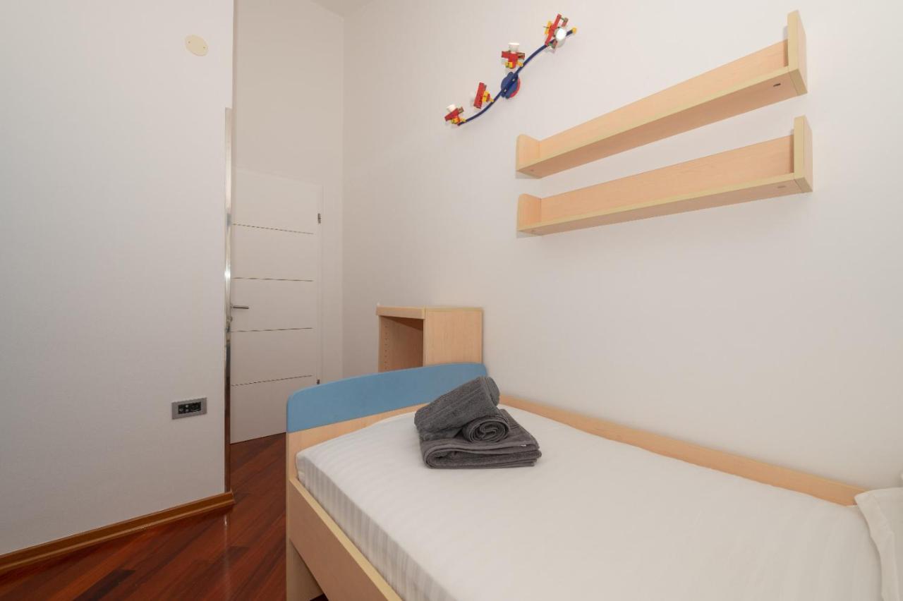 Apartments Luka Toni Krvavica Exterior photo