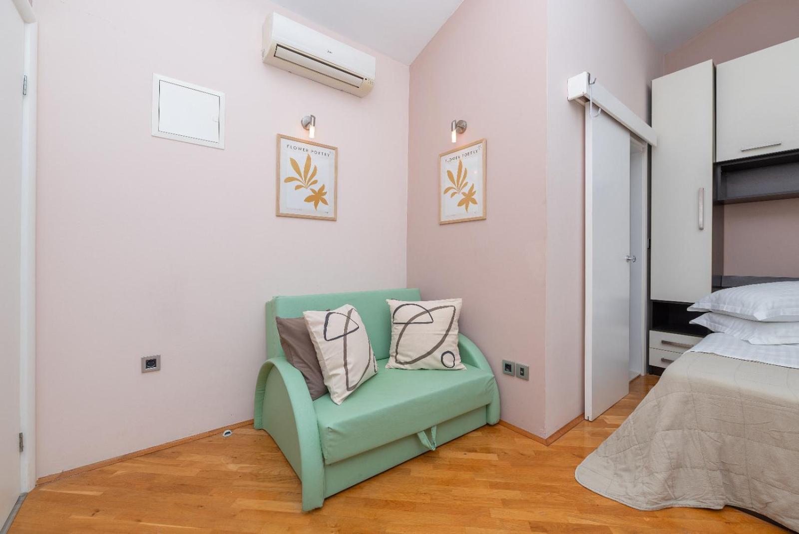 Apartments Luka Toni Krvavica Exterior photo